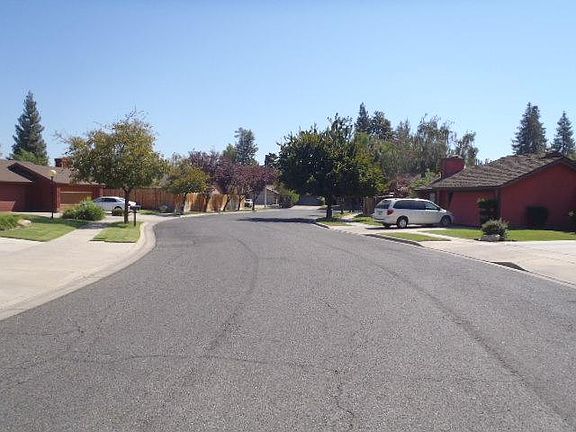 4th image of 1001 E Oakridge Ave
