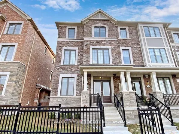 12 Fiesta Way, Whitby, ON L1P 0H9