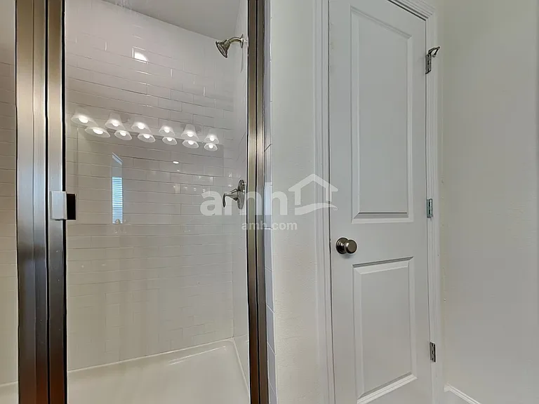 1005 Walden Pond Dr — Photo 13