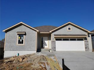 2000 Creek View Ln, Raymore, MO 64083