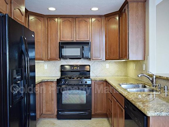 3rd image of 1558 Hornblend St Unit 3