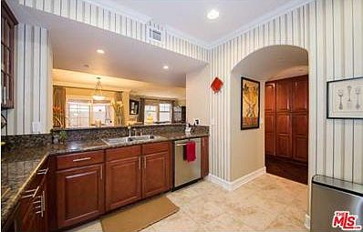 4th image of 4237 N Longridge Ave #105