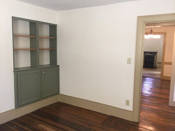 4th image of 33 E Streetsboro St