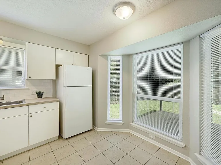 8527 Maine Dr — Photo 8