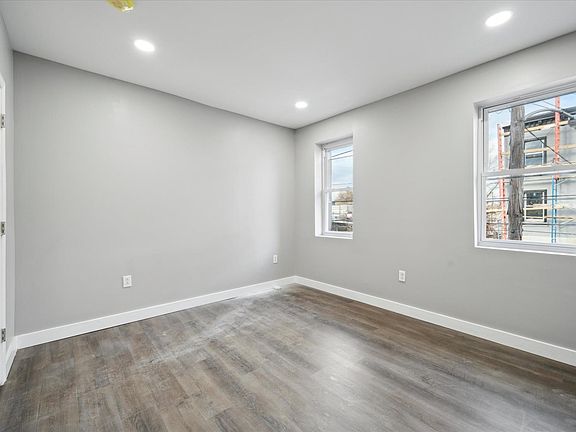 5th image of 506 W Cumberland St #2