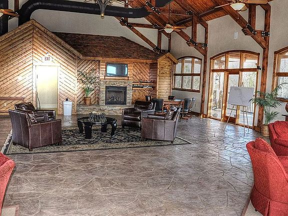 5th image of 330 W Mountain Dr