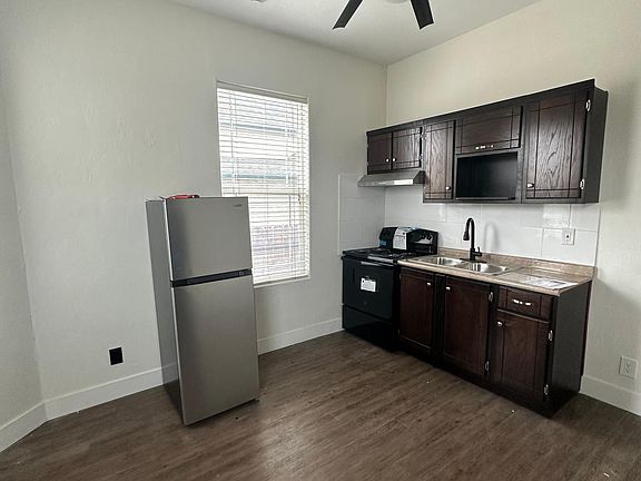 3rd image of 708 D Ave