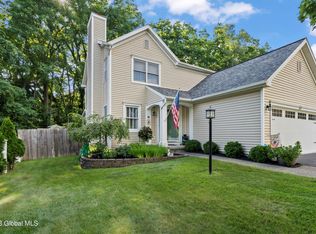8 Trevor Ct, Clifton Park, NY 12065