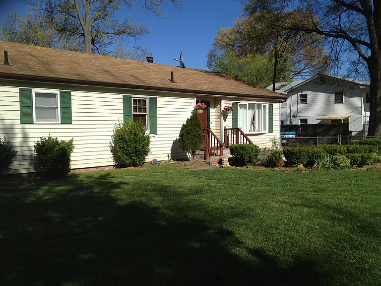 Poplar St — Photo 1
