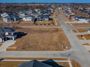 9105 Cedar Ridge Dr, West Des Moines, IA 50266