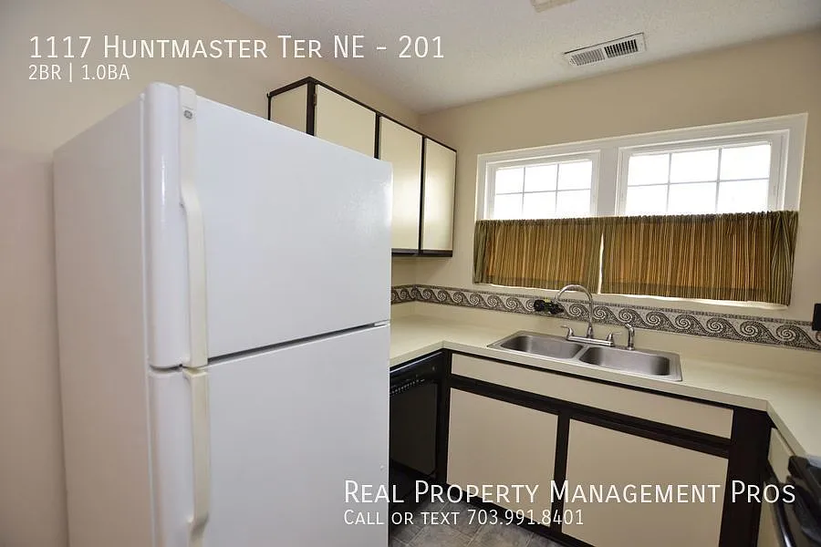 Nicely Maintained 2 Bedroom Condo In the Heart of Leesburg For Rent! — Photo 4