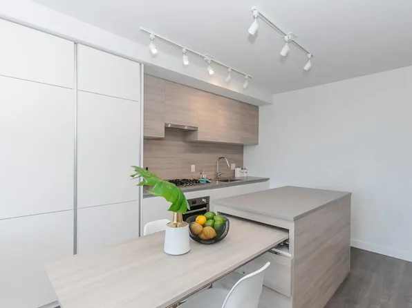 652 Whiting Way #1003, Coquitlam, BC V3J 7W9