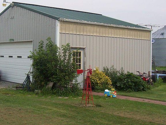 3rd image of 1542 E State Road 16