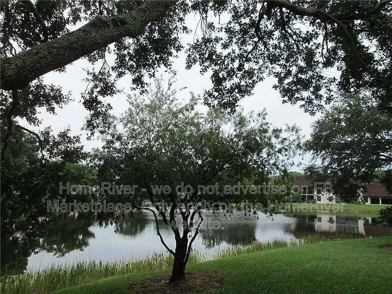 Montego Cove Condo — Photo 2