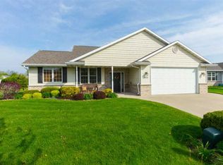 546 Coonen Dr, Combined Locks, WI 54113