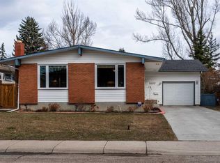 1032 S Cantabrian Dr SW, Calgary, AB T2W 1L7
