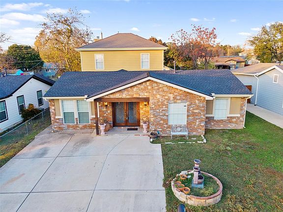 3rd image of 3833 Rockford Dr