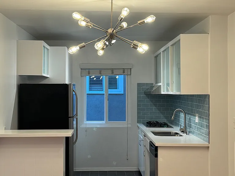 1709 N. Fuller Ave — Photo 5