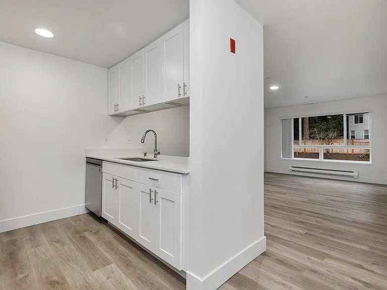 1022 N 192nd St — Photo 5