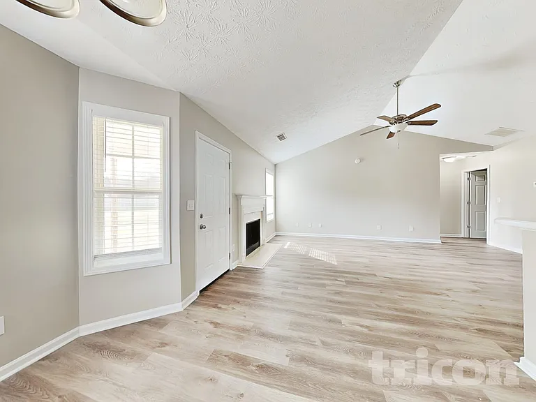 1279 Wentworth Cove Ct — Photo 3