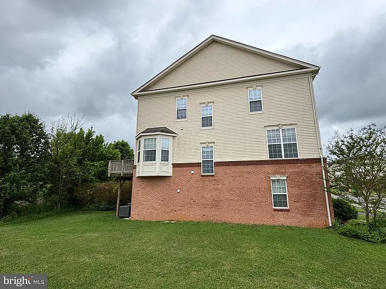 301 Klee Dr — Photo 3