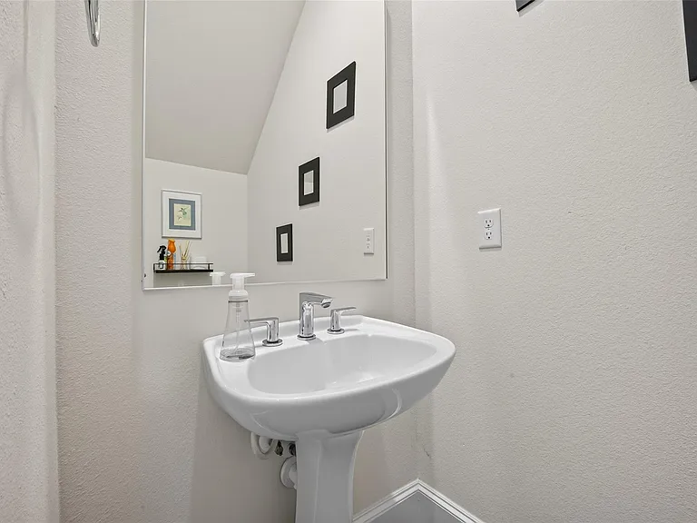 2703 Kinsley Oaks Dr — Photo 20