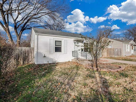 3rd image of 1033 S Waverly Rd