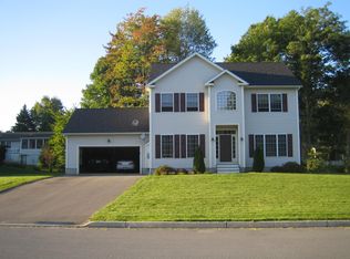 17 Southview Dr, South Burlington, VT 05403