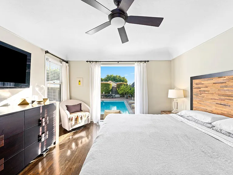 6160 San Vicente Blvd — Photo 10