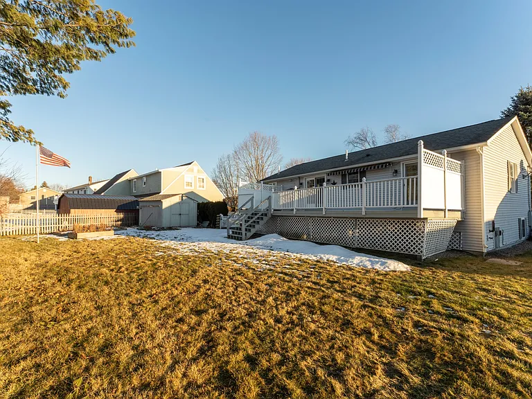 50 Laurel Cir — Photo 31