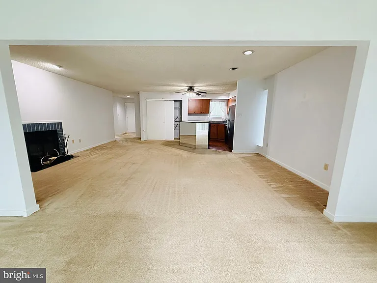 835 Chanticleer — Photo 40