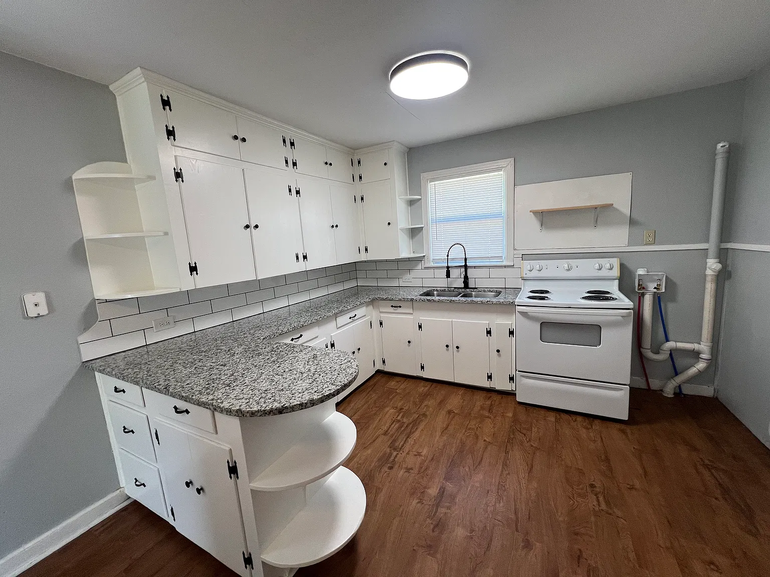 1 bed, 915 sqft, $950 — Photo 3