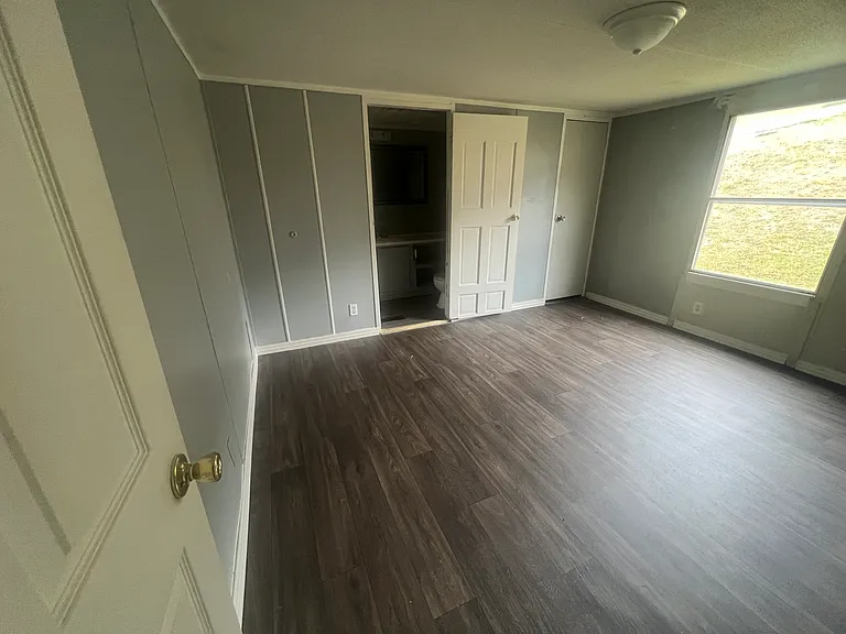 124 Middle Ave — Photo 5