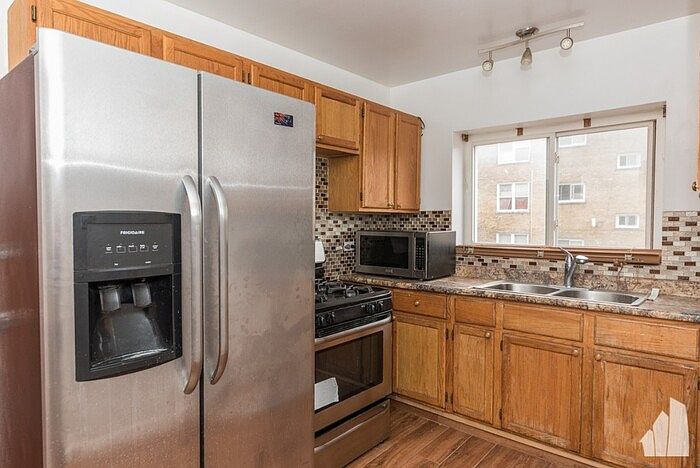 1st image of 6124 N Seeley Ave #2WT