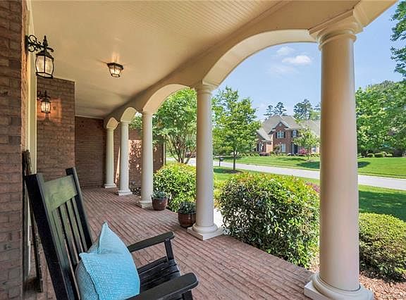 5th image of 7511 Meadowgate Ln