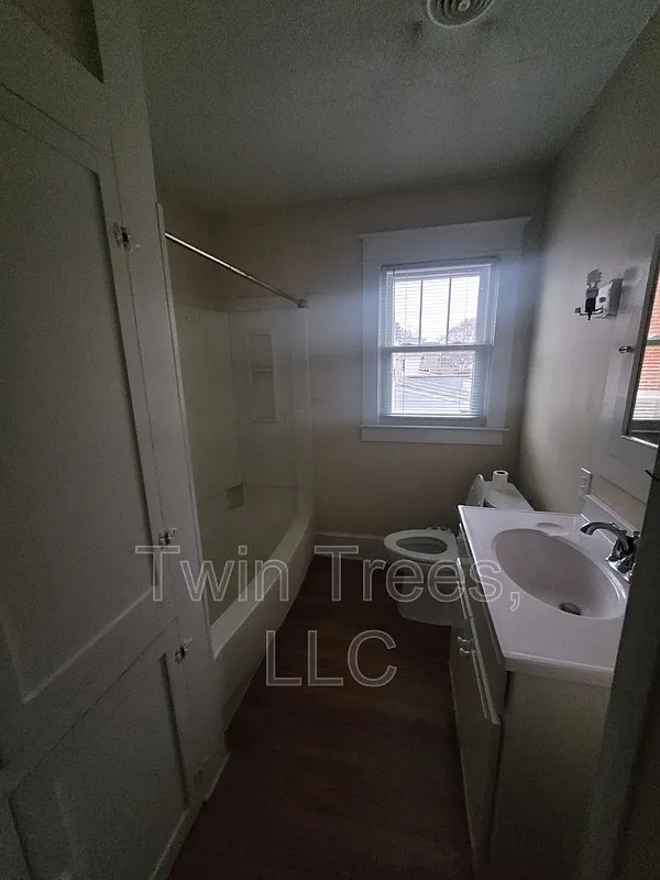 2 bed, 1.0 bath, 1100 sqft, $1,200 — Photo 4