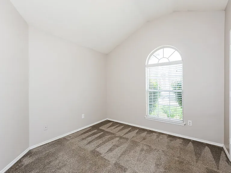 2268 Bresee Dr — Photo 13