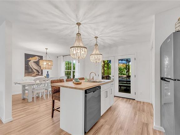 4th image of 140 Julia Ann Cir