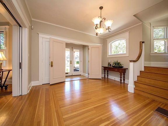 4th image of 2349 E Hill Ave