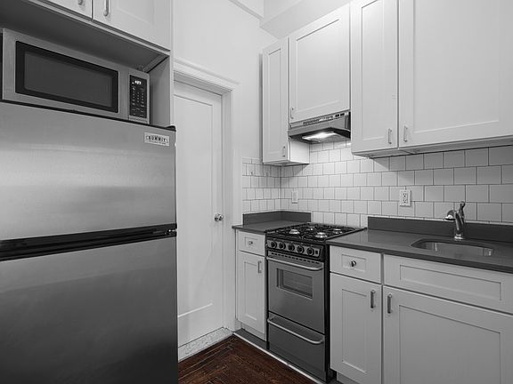 5th image of 19 W 69th St APT 904