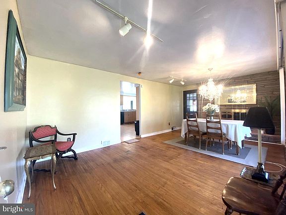 4th image of 3411 Philmont Ave