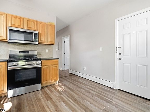 5th image of 760 Grove St #1
