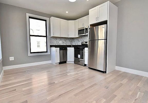 3rd image of 618 W 184th St #32