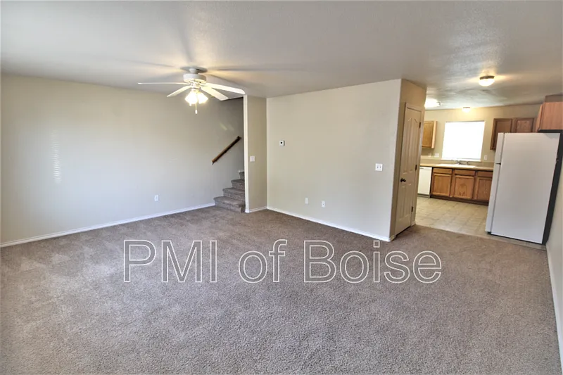 3 bed, 1.5 bath, 1215 sqft, $1,295 — Photo 2