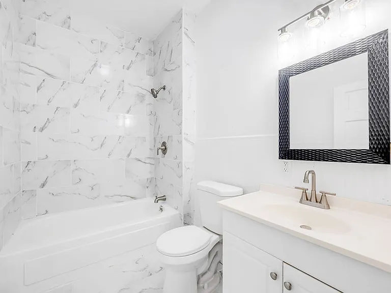 526 W Munson St — Photo 12