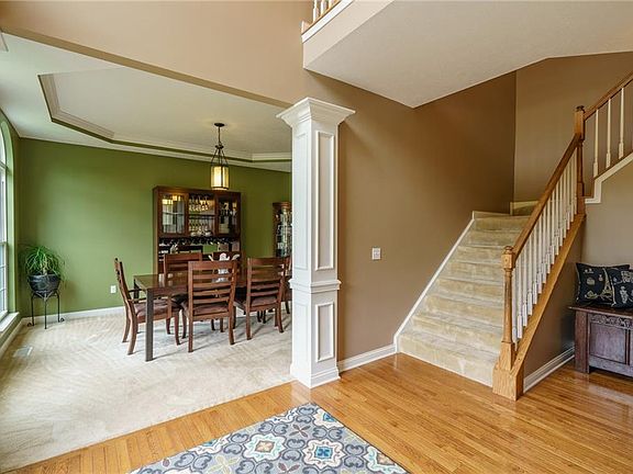 4th image of 82 Emerald Ave
