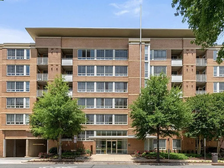 355 I St SW #203 — Photo 24