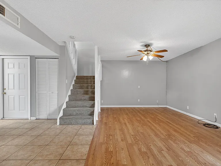 707 Stonewood Ct #19C — Photo 37