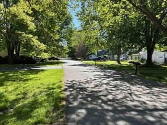 Exterior Neighborhood (street photo)