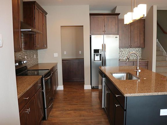 4th image of 434 Village Ln
